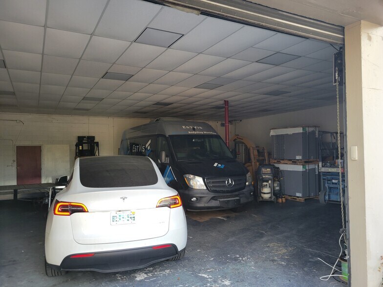 More Photos Of 753 N US Highway 17 92, Longwood Warehouse For Lease