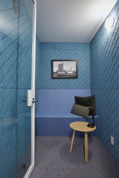 More Photos Of 866 United Nations Plz, New York Office For Sale