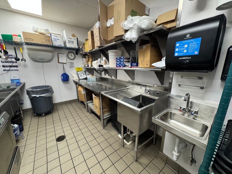 More Photos Of 3021 W 147th St, Posen Restaurant For Sale