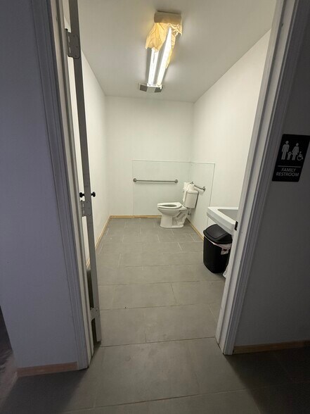 More Photos Of 218 Main St, Idalou Storefront Retail Office For Sale