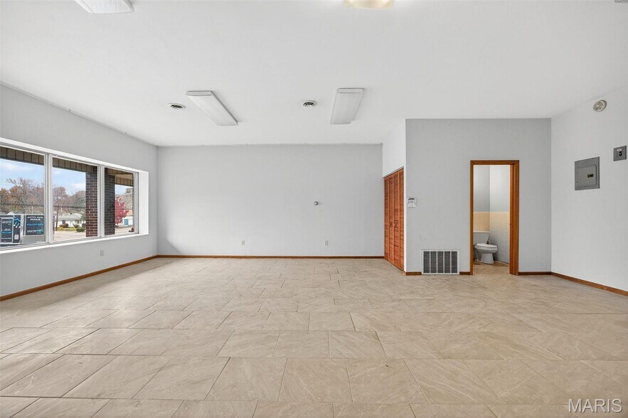 More Photos Of 9554-9560 Page Ave, Overland General Retail For Sale