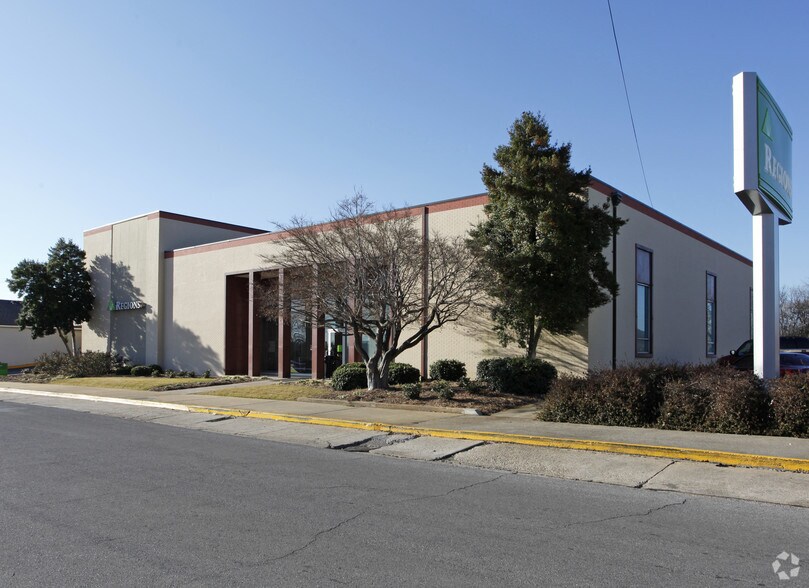 More Photos Of 215 North St W, Talladega Office For Lease