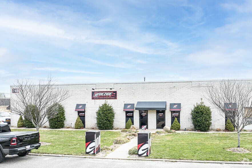 More Photos Of 49 E Industry Ct, Deer Park Warehouse For Lease