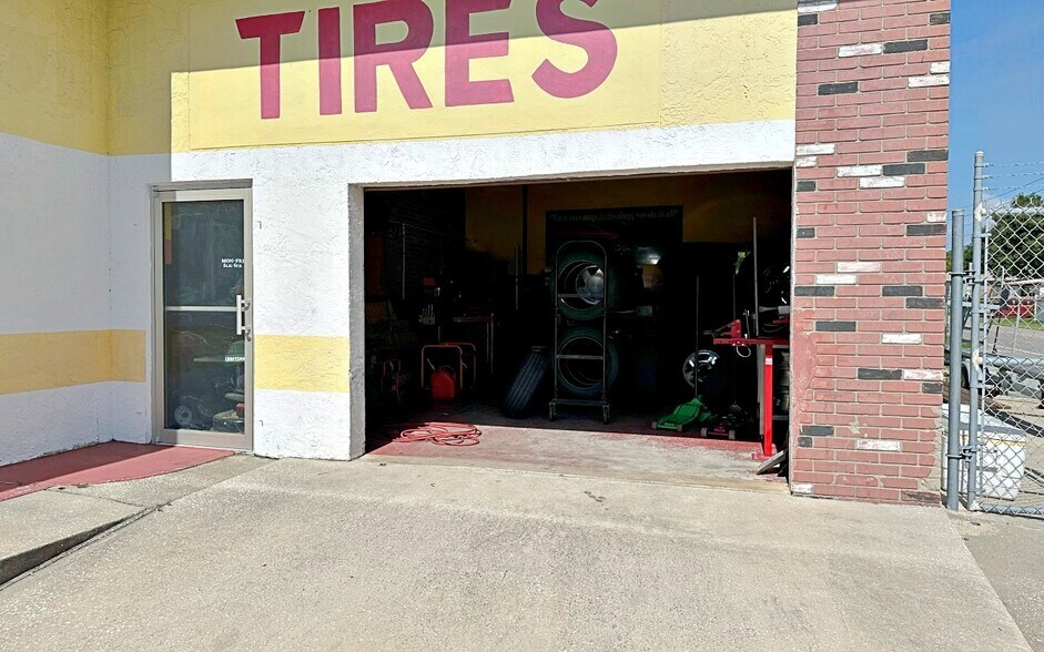More Photos Of 1 Triangle Park, Lake Placid Auto Repair For Sale