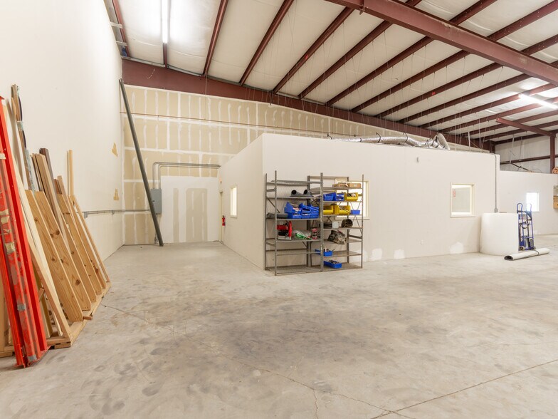 More Photos Of 220 Barren Springs Dr, Houston Warehouse For Lease