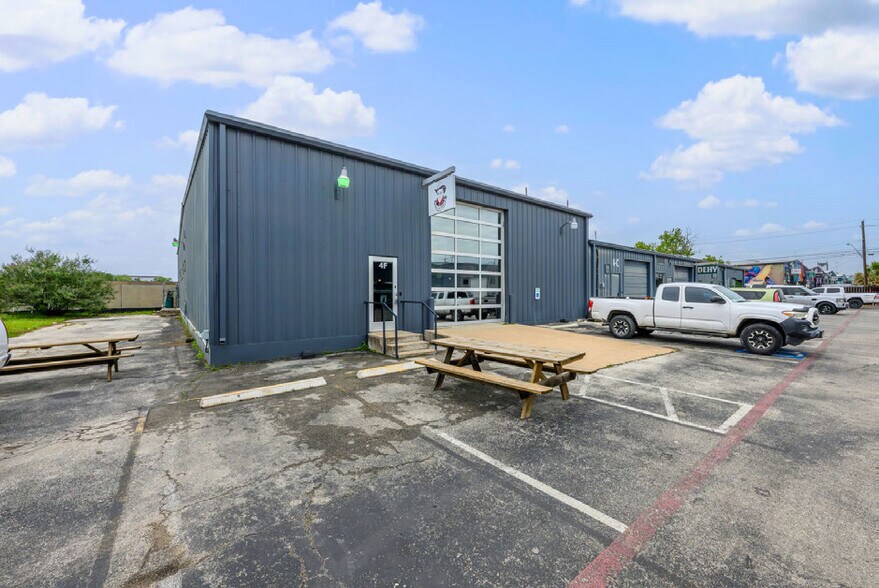 More Photos Of 415 E Saint Elmo Rd, Austin Unknown For Lease