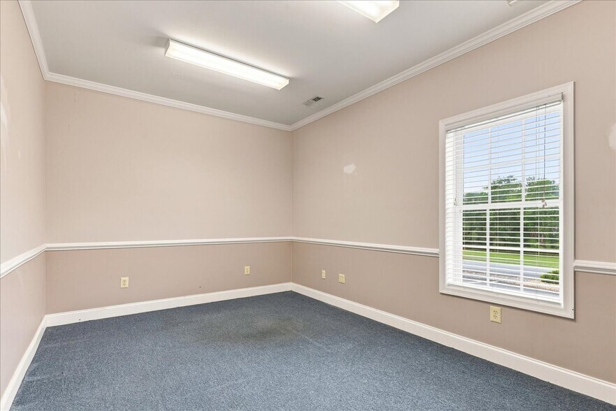 More Photos Of 1563 Jefferson Hwy, Fishersville Office For Lease