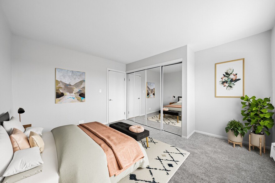 More Photos Of 211 N Lincolnway, North Aurora Apartments For Sale