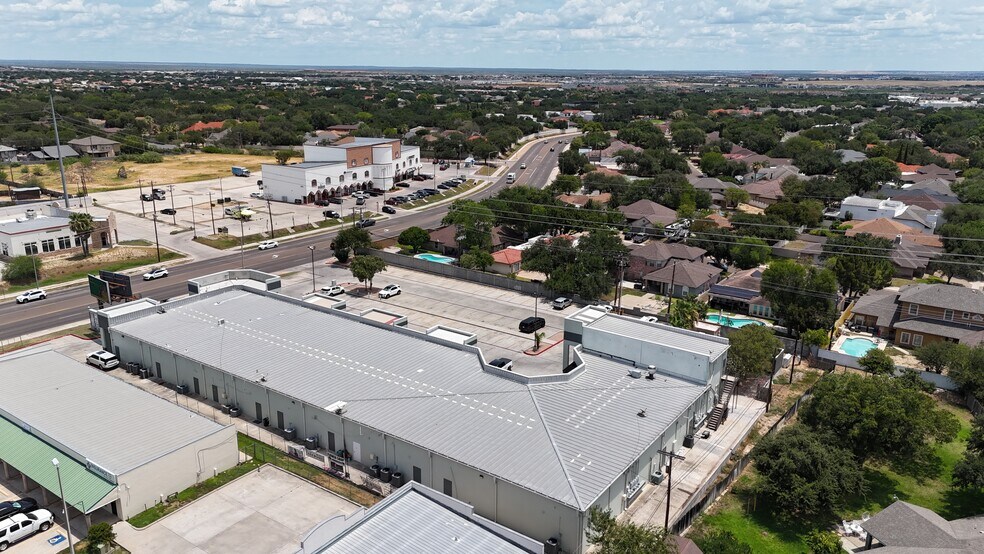 More Photos Of 8602 McPherson Rd, Laredo Storefront For Lease