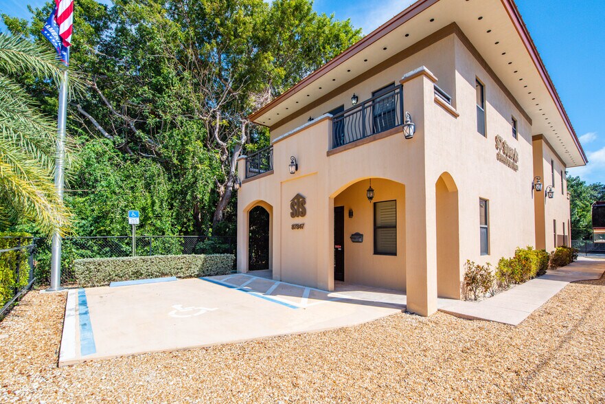 Primary Photo Of 87847 Overseas Hwy, Islamorada Medical For Sale