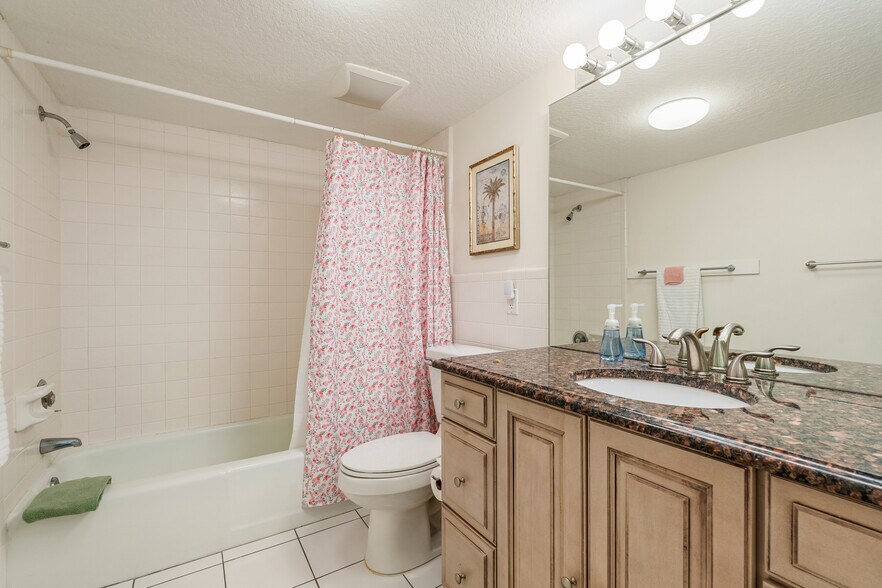 More Photos Of 23 Royal Palm Pointe, Vero Beach Restaurant For Sale