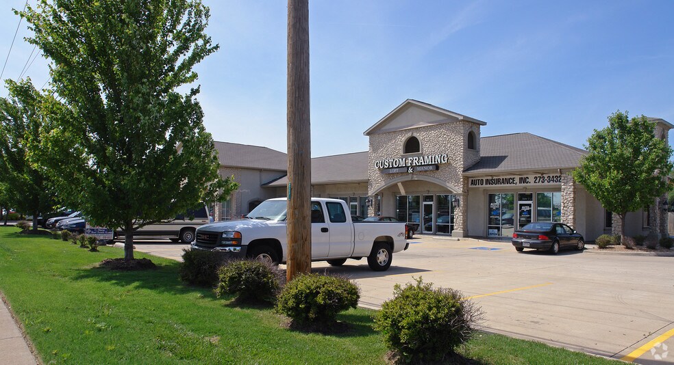 More Photos Of 100 SW 14th St, Bentonville Freestanding For Sale