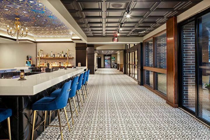 More Photos Of 2525 Highlander Pl, Iowa City Hotel For Lease
