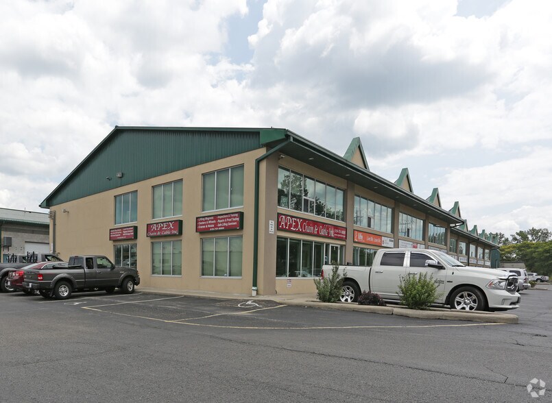 Primary Photo Of 340 Henry St, Brantford General Retail For Sale