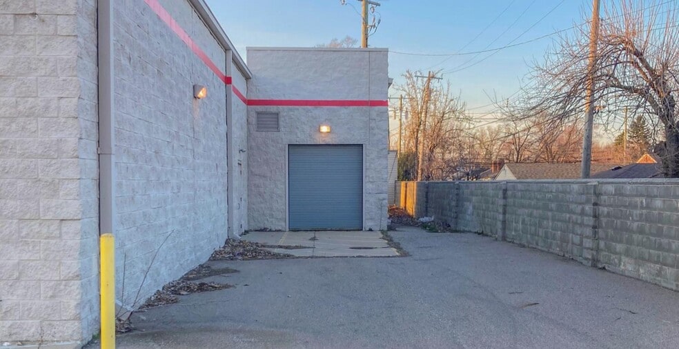 More Photos Of 8120 N Telegraph Rd, Dearborn Heights Storefront Retail Office For Lease