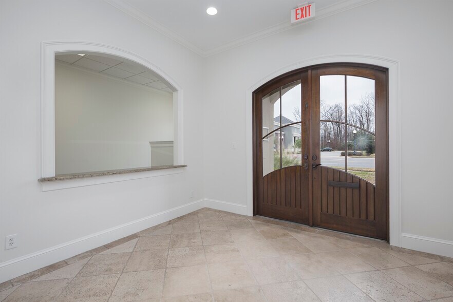 More Photos Of 2461 Tower Dr, Monroe Office For Lease