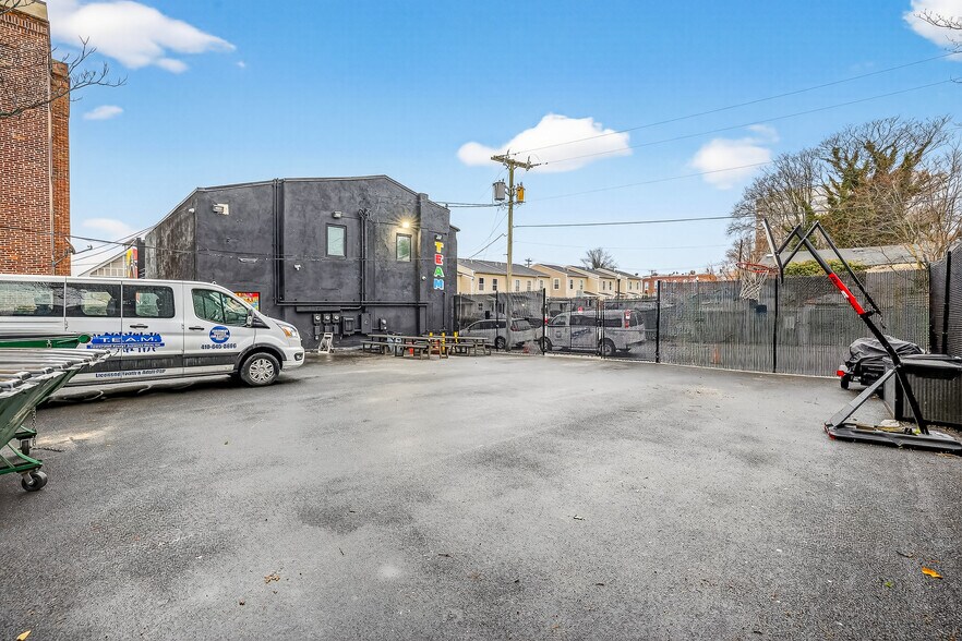 More Photos Of 1501 N Walnut St, Wilmington Office For Sale