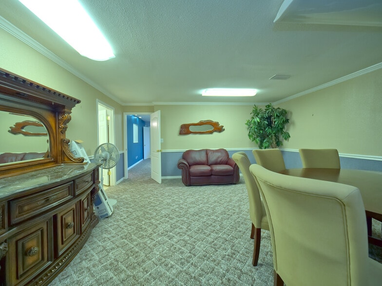 More Photos Of 629 S Broad St, Brooksville Office For Sale