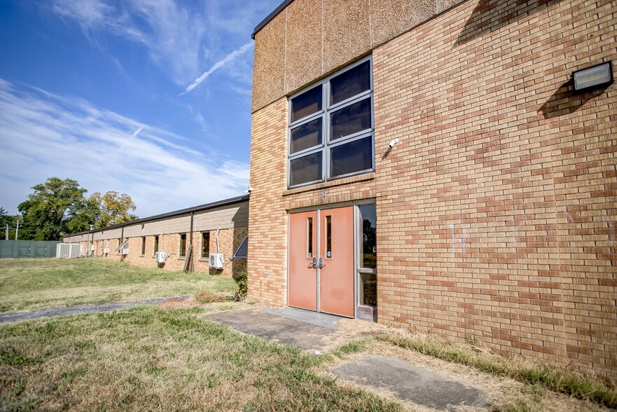 More Photos Of 1901 Mascoutah Ave, Belleville Schools For Sale