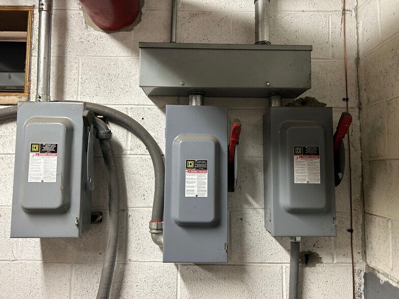 More Photos Of 2001 Market St, Ashland Manufacturing For Lease