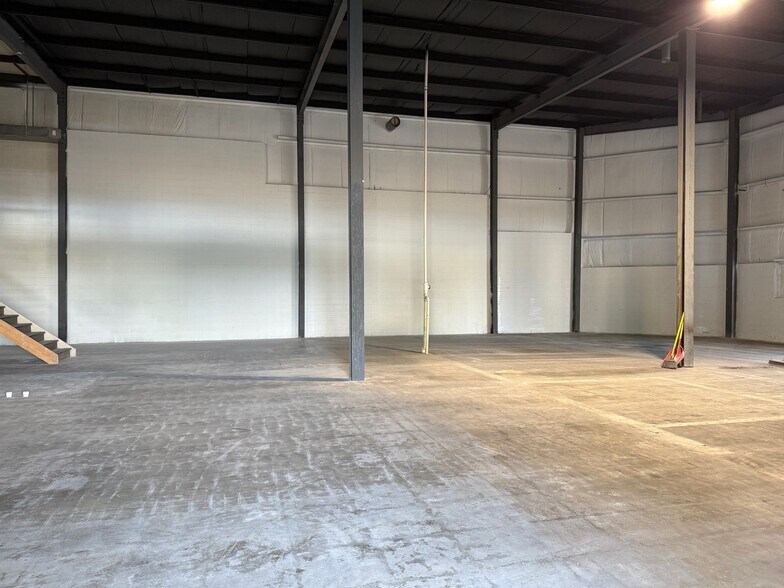 More Photos Of 1190 Pompton Ave, Cedar Grove General Retail For Lease