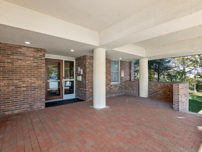 More Photos Of 53 S French Broad Ave, Asheville Medical For Lease