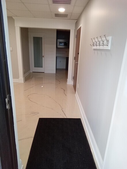 More Photos Of 1802 Robin Hood Blvd, Schererville Office For Lease