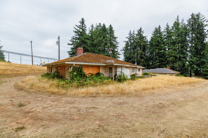 More Photos Of 2450 Strong Rd SE, Salem Correctional Facility For Sale