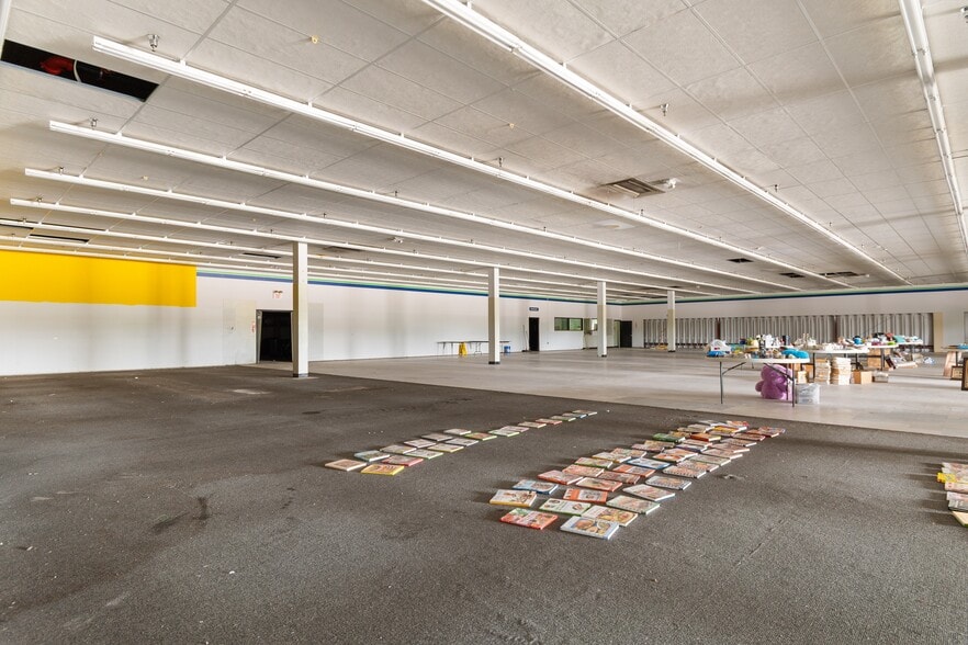 More Photos Of 480 Nelson Blvd, Kingstree Department Store For Sale