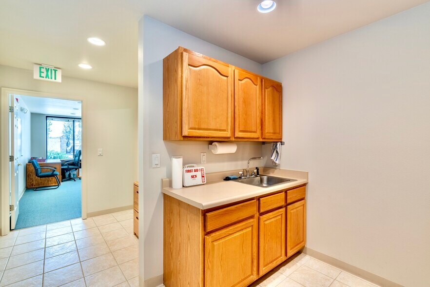 More Photos Of 9903 Titan Ct, Littleton Warehouse For Lease