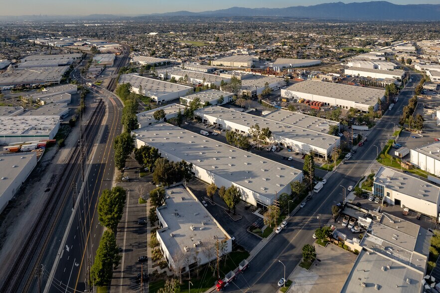 More Photos Of 12007 Los Nietos Rd, Santa Fe Springs Warehouse For Lease