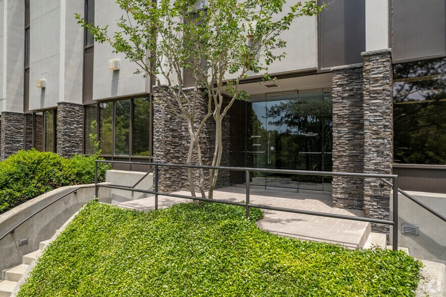 More Photos Of 400 Vestavia Pky, Birmingham Office For Lease