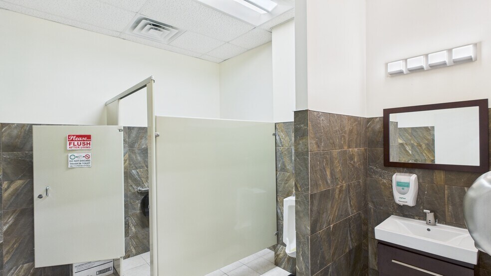 More Photos Of 14012-14018 Sullyfield Cir, Chantilly Medical For Lease