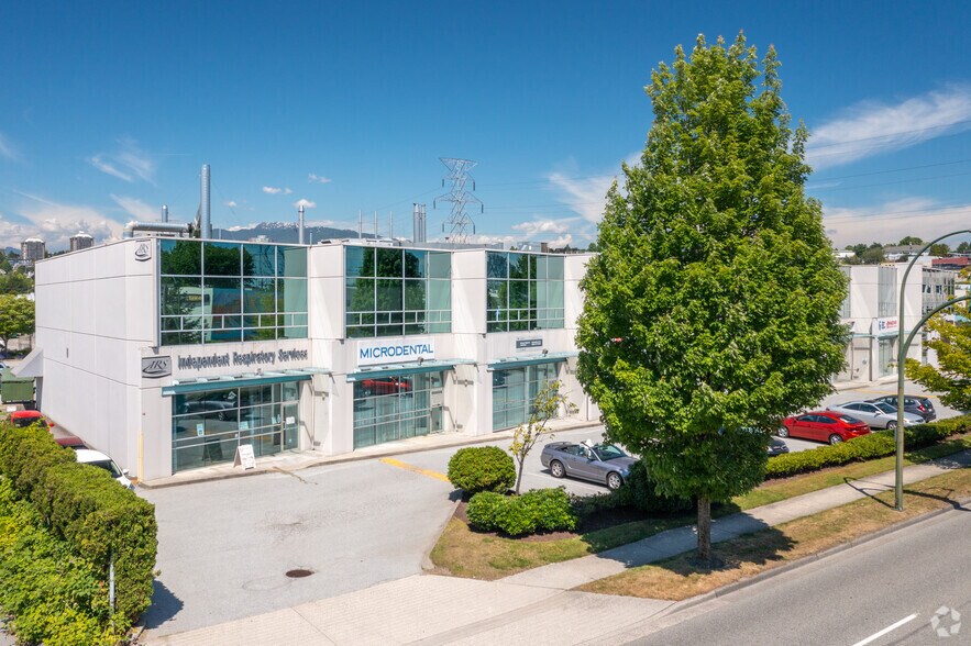 More Photos Of 3689 1st Av E, Vancouver Flex For Lease
