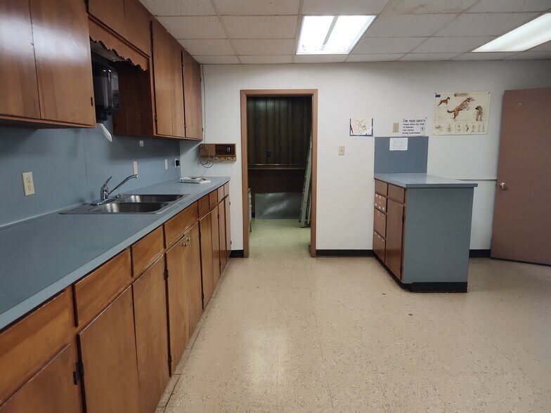 More Photos Of 1703 Blue Bell Rd., Brenham Warehouse For Sale