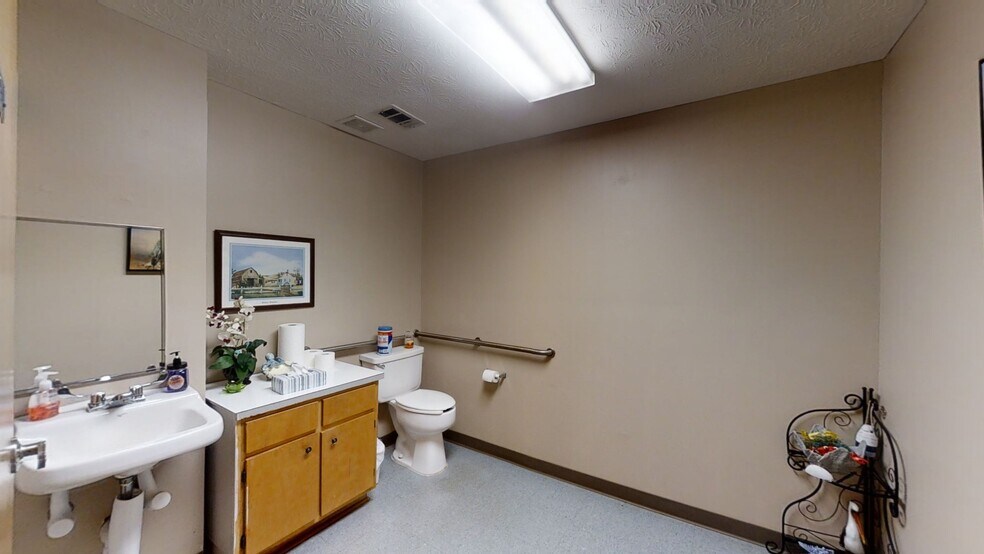 More Photos Of 1001 25th Ave, Phenix City Office For Sale