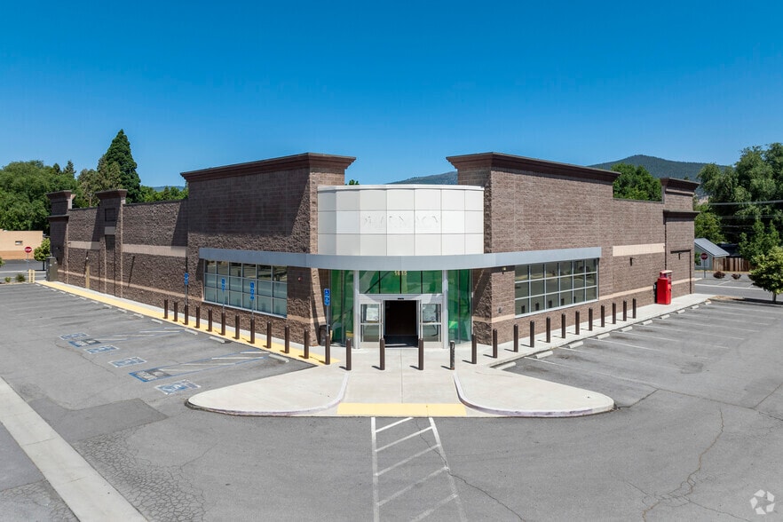 More Photos Of 1615 Main St, Susanville Drugstore For Sale