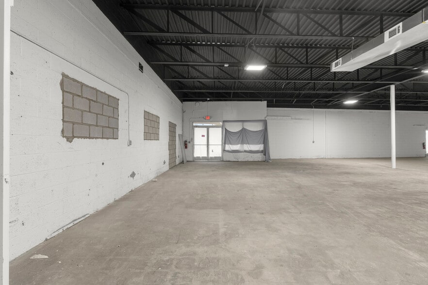 More Photos Of 1056-1060 Southfield Rd, Lincoln Park Freestanding For Lease