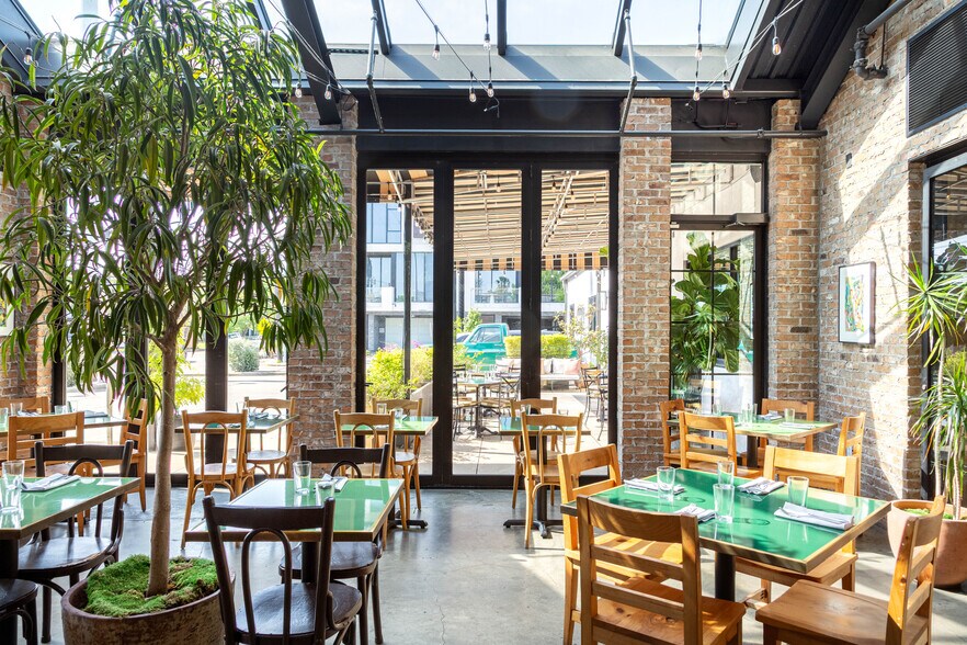 More Photos Of 2032-2050 Dunlavy St, Houston Restaurant For Sale