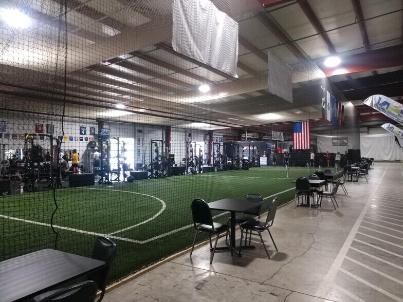 More Photos Of 5999 Meijer Dr, Milford Showroom For Lease