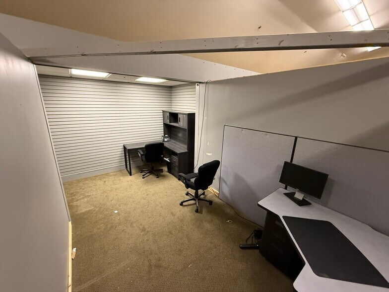 More Photos Of 2359 Joslyn Ct, Lake Orion Office For Lease