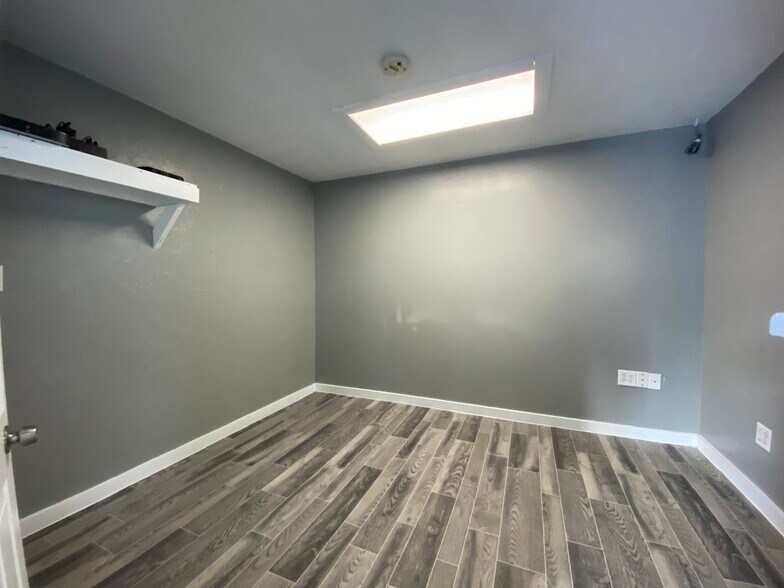 More Photos Of 2310 Dobbs Rd, Saint Augustine Warehouse For Lease