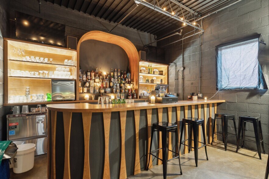 More Photos Of 704 Dawn St, Richmond Warehouse For Sale