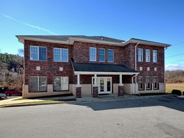 More Photos Of 120 Chadwick Square Ct, Hendersonville Medical For Lease