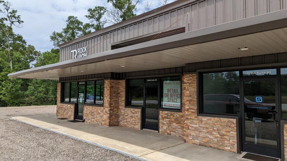 More Photos Of 15306 N US Highway 69, Pollok Office For Lease