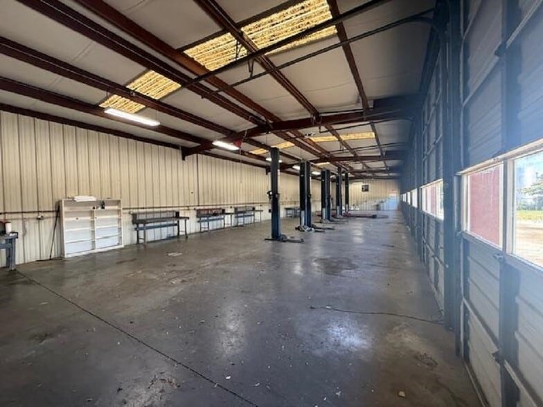 More Photos Of 1107 Reynolds Ave, Greenwood Industrial For Sale