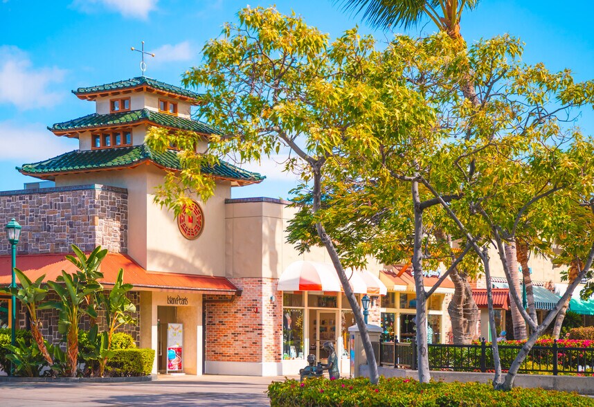 More Photos Of 69-201 Waikoloa Beach Dr, Waikoloa Storefront For Lease