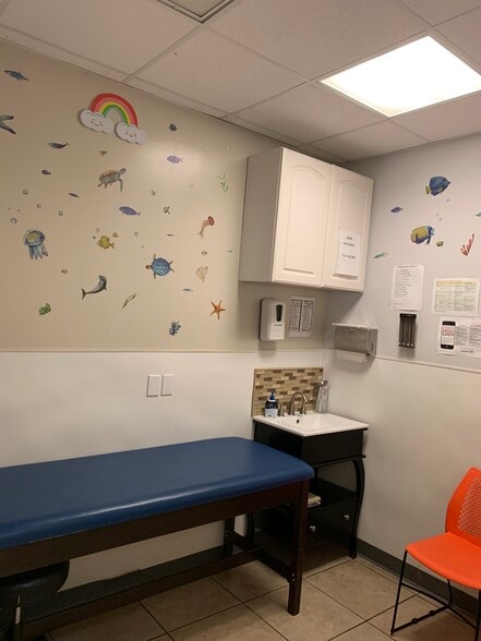 More Photos Of 5797 Washington Blvd, Culver City Showroom For Lease