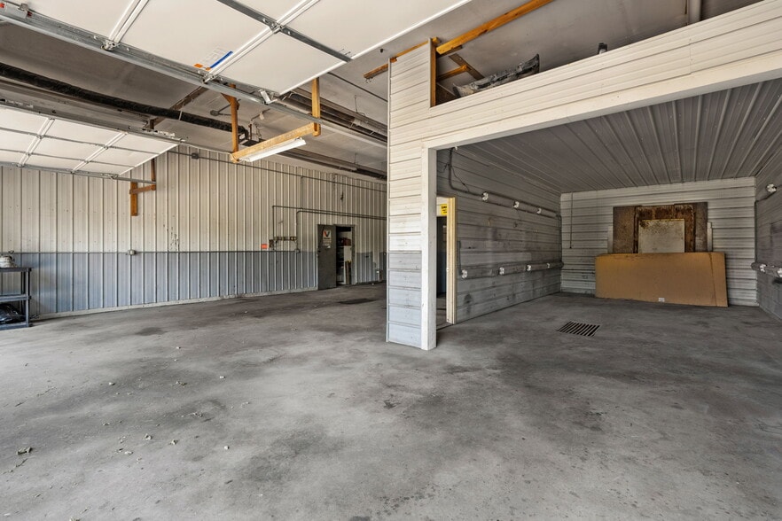 More Photos Of 3401 W Oakland Ave, Austin Truck Stop For Sale