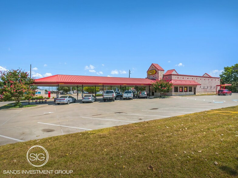 Primary Photo Of 714 E Main St, Allen Fast Food For Sale